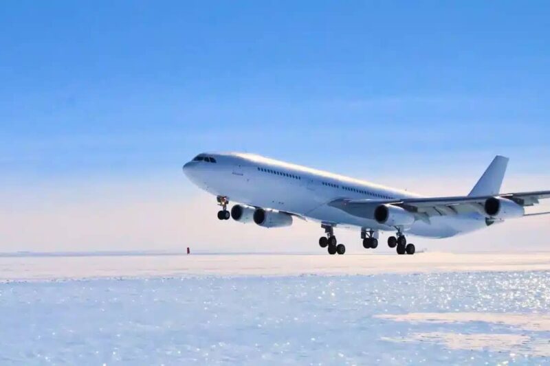 Unbelievable footage shows Airbus A340 pilot landing plane in Antarctica for historic first